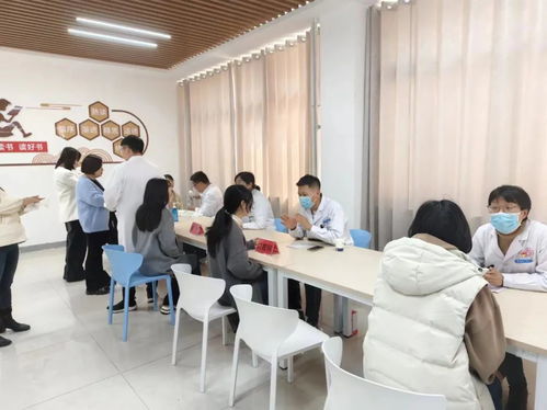 医校携手共筑健康梦——南阳市第十完全学校高中部开展义诊与教育咨询活动